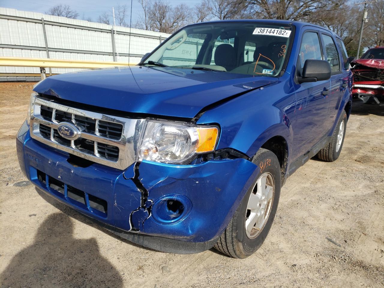 Photo 2 from auction – 2011 FORD ESCAPE XLS with VIN 1FMCU0C71BKA60852