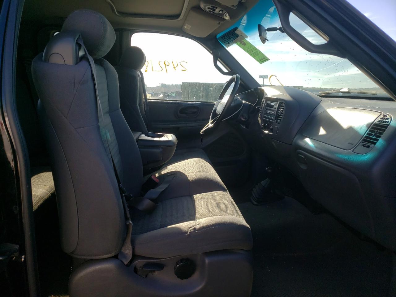 Photo 5 from auction – 2002 FORD F150 with VIN 1FTRX08W62KB62332