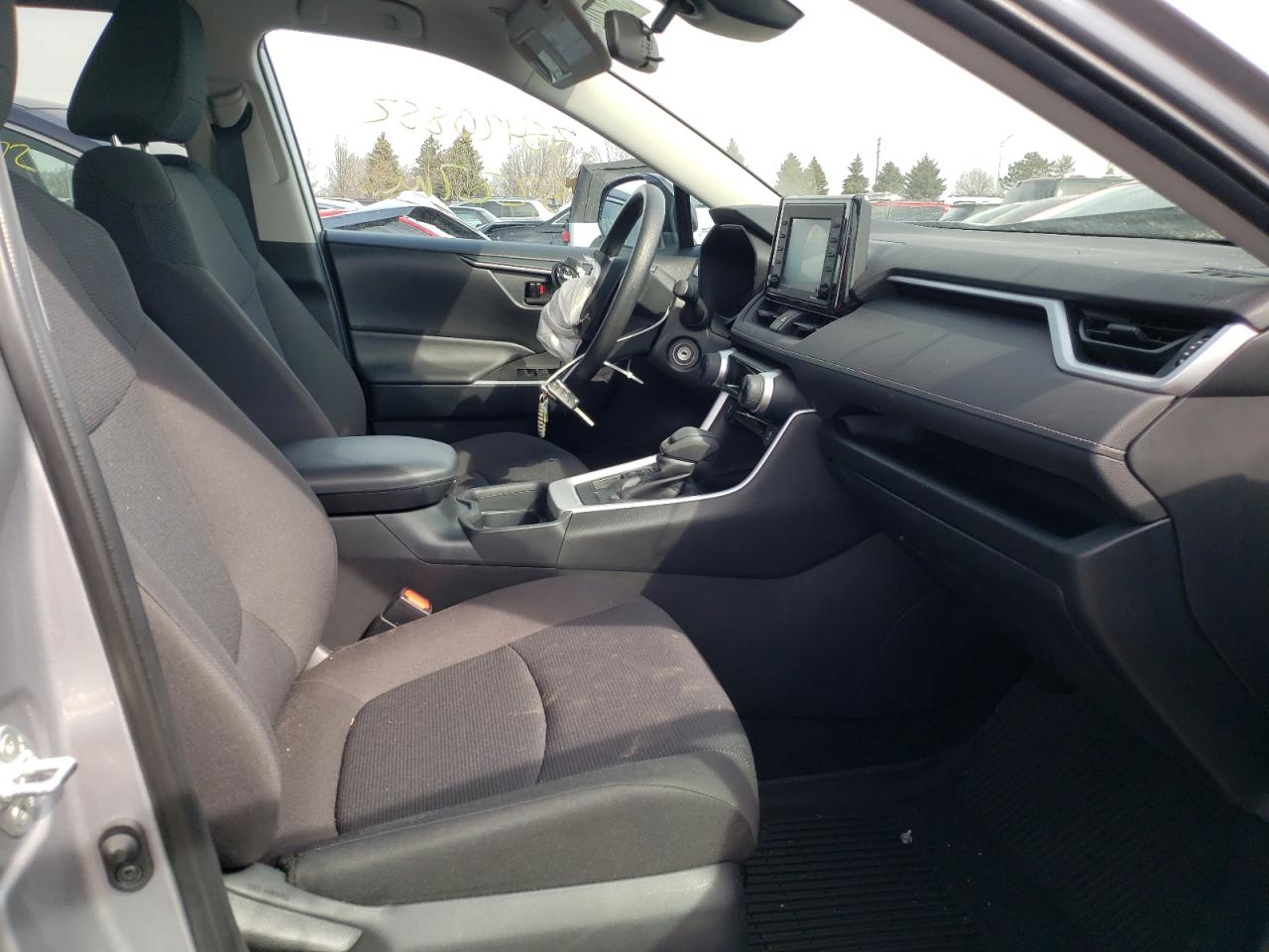 Photo 5 from auction – 2020 TOYOTA RAV4 LE with VIN 2T3F1RFV7LC085466