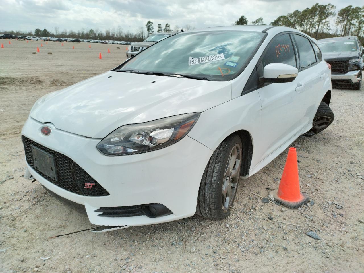 صورة رقم 2 من المزاد - 2014 FORD FOCUS ST مع VIN 1FADP3L96EL357462