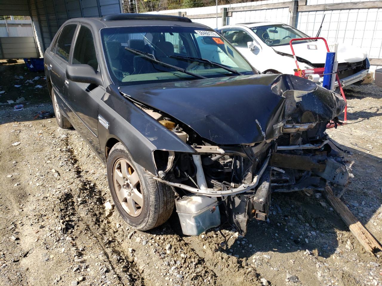 TOYOTA AVALON XL 2004 with VIN 4T1BF28B44U341825 - Photo from auction