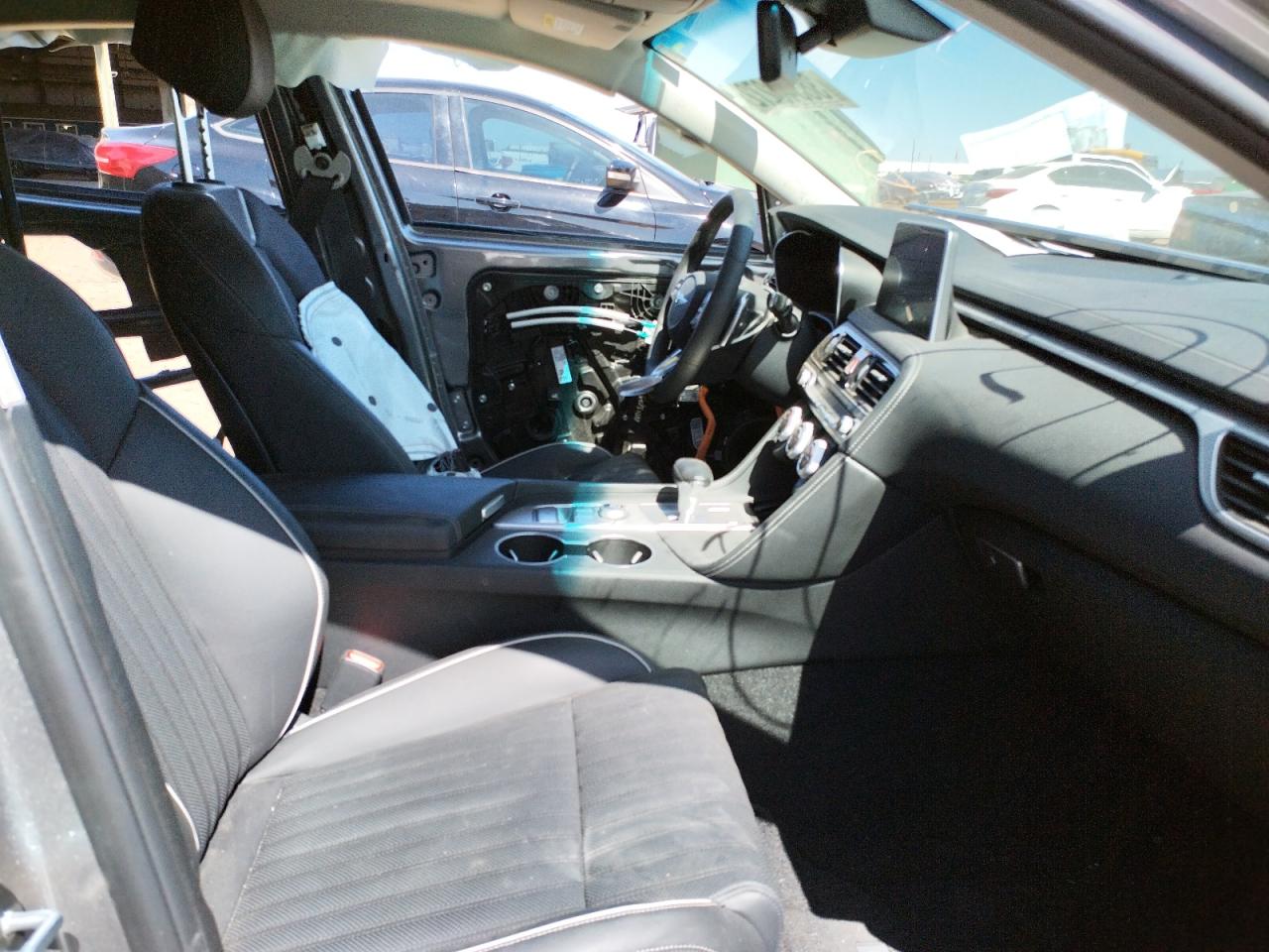 Photo 5 from auction – 2021 GENESIS G70 ELITE with VIN KMTG34LA1MU078546