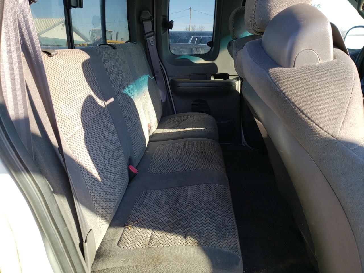 Photo 6 from auction – 2001 FORD F150 with VIN 1FTRX18W41NB53731