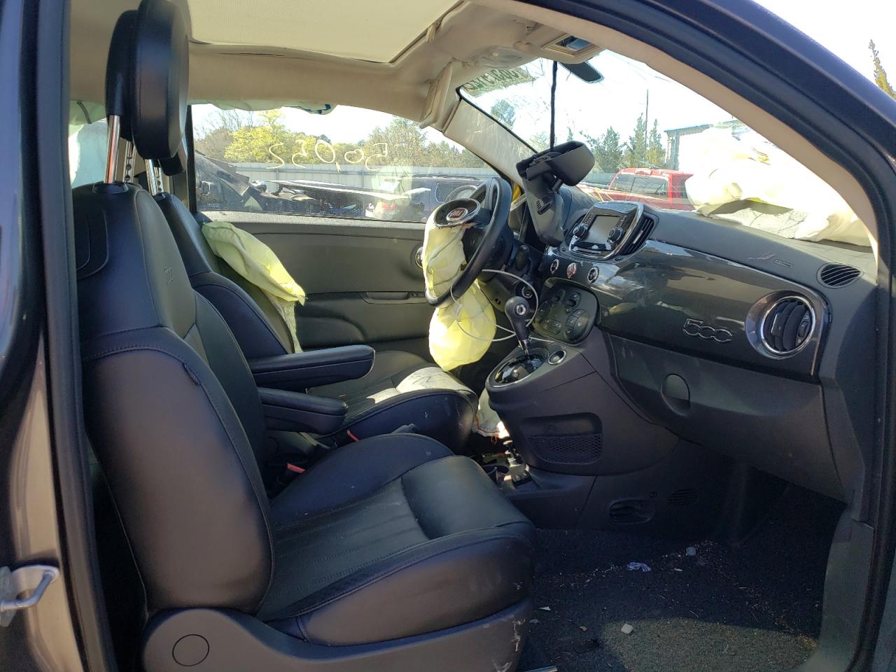 Photo 5 from auction – 2017 FIAT 500 LOUNGE with VIN 3C3CFFCR4HT654351