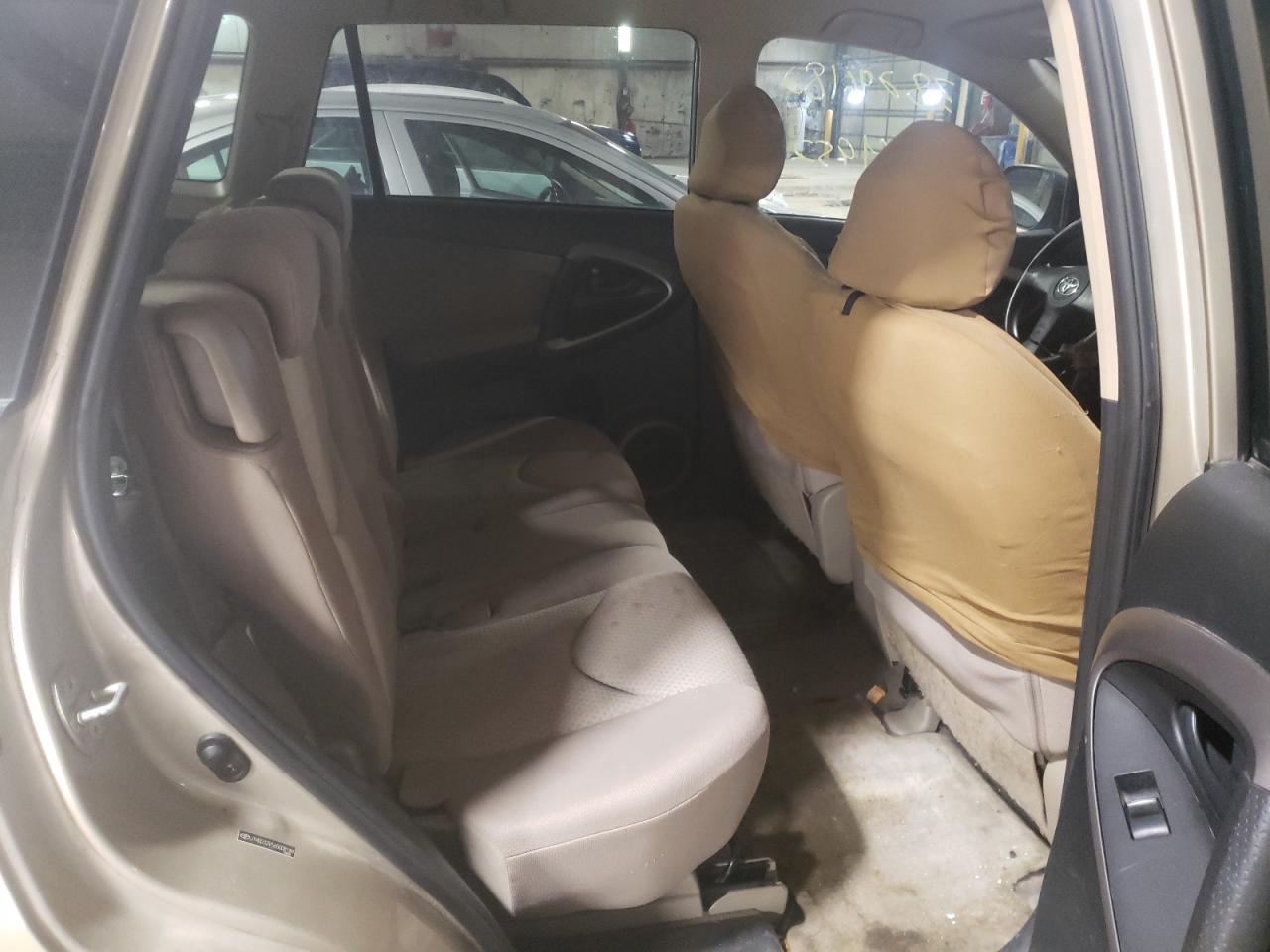 Photo 6 from auction – 2006 TOYOTA RAV4 with VIN JTMBD33V565008189