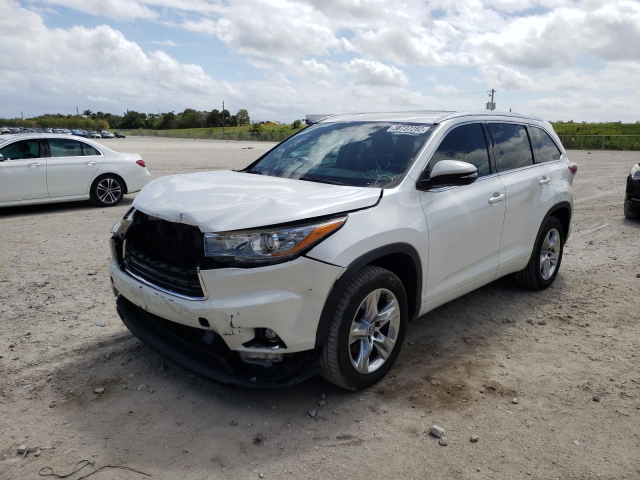 Photo 2 from auction – 2016 TOYOTA HIGHLANDER with VIN 5TDYKRFH1GS121495