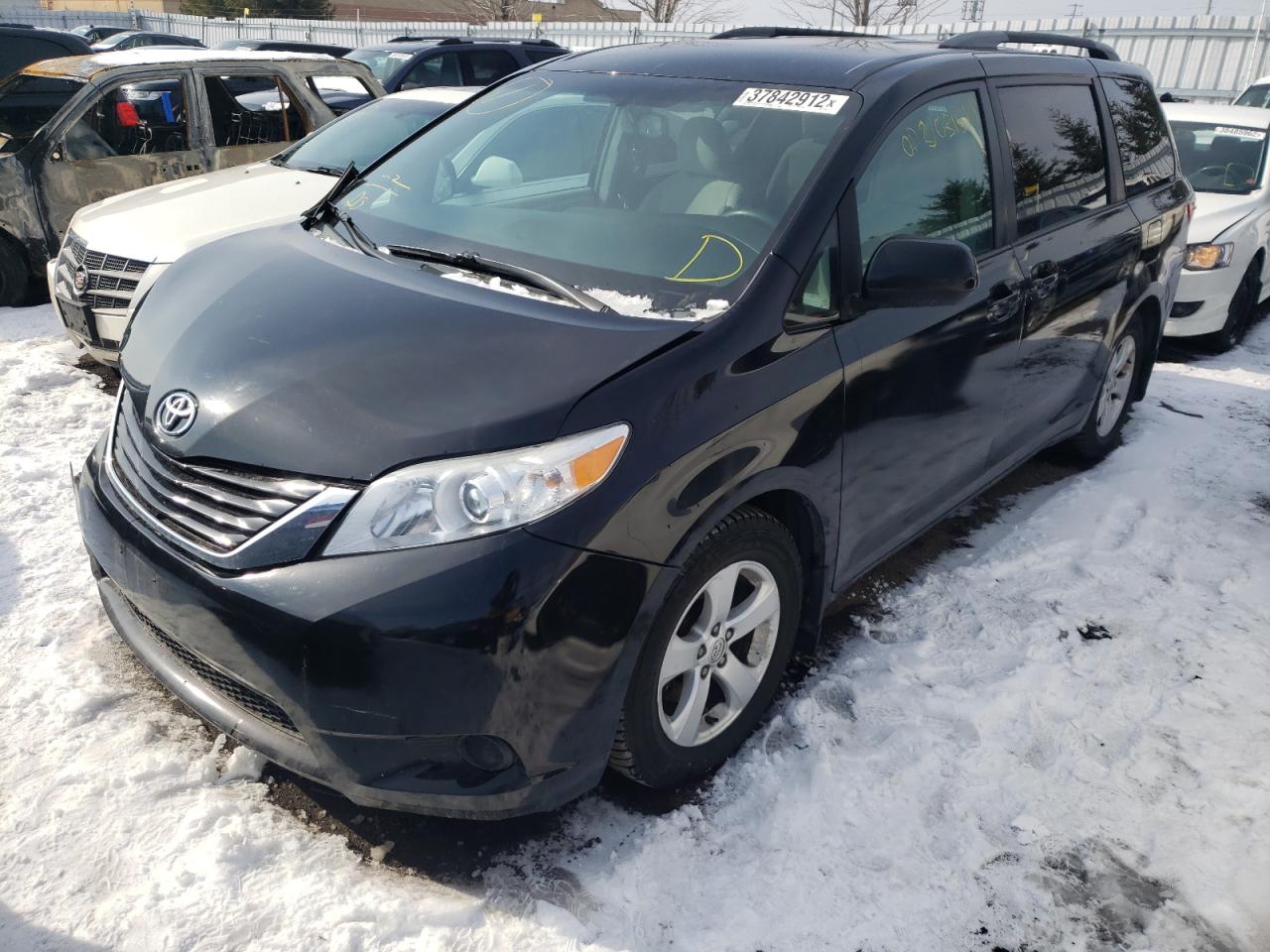 Photo 2 from auction – 2015 TOYOTA SIENNA LE with VIN 5TDKK3DC7FS573668