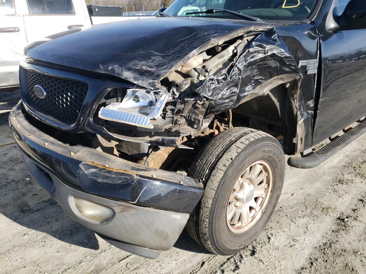 Photo 9 from auction – 2002 FORD F150 with VIN 1FTRX08W62KB62332