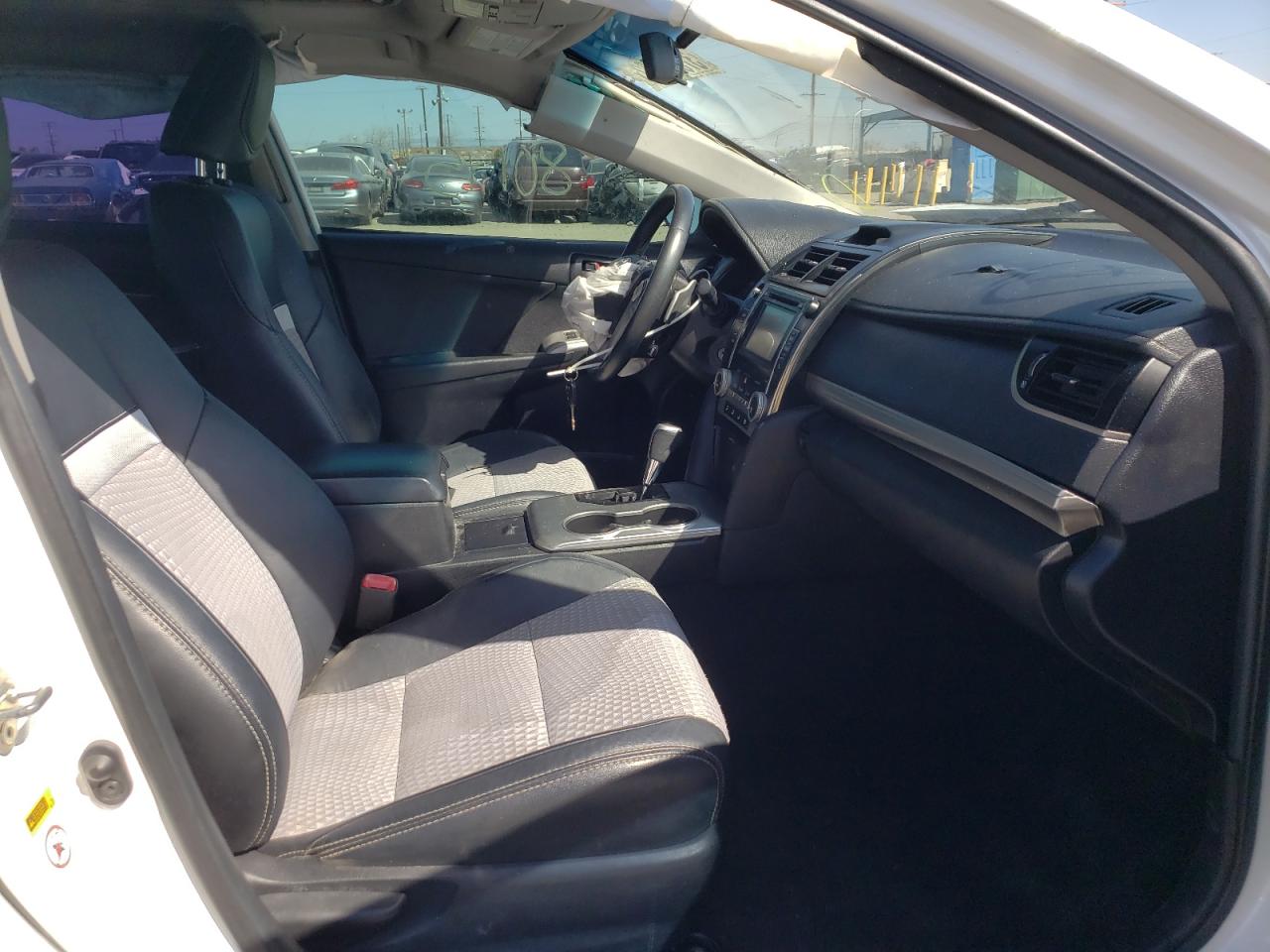 Photo 5 from auction – 2014 TOYOTA CAMRY L with VIN 4T1BF1FKXEU825643
