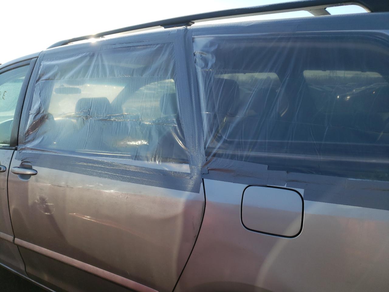 Photo 9 from auction – 2006 TOYOTA SIENNA XLE with VIN 5TDZA22C46S533286