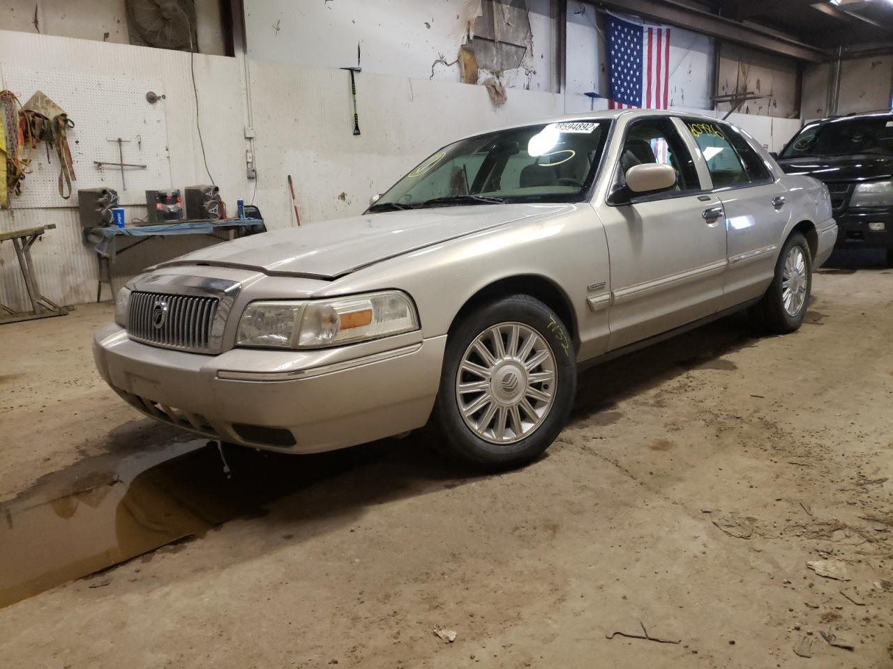 Photo 2 from auction – 2010 MERCURY GRAND MARQ with VIN 2MEBM7FV7AX624372