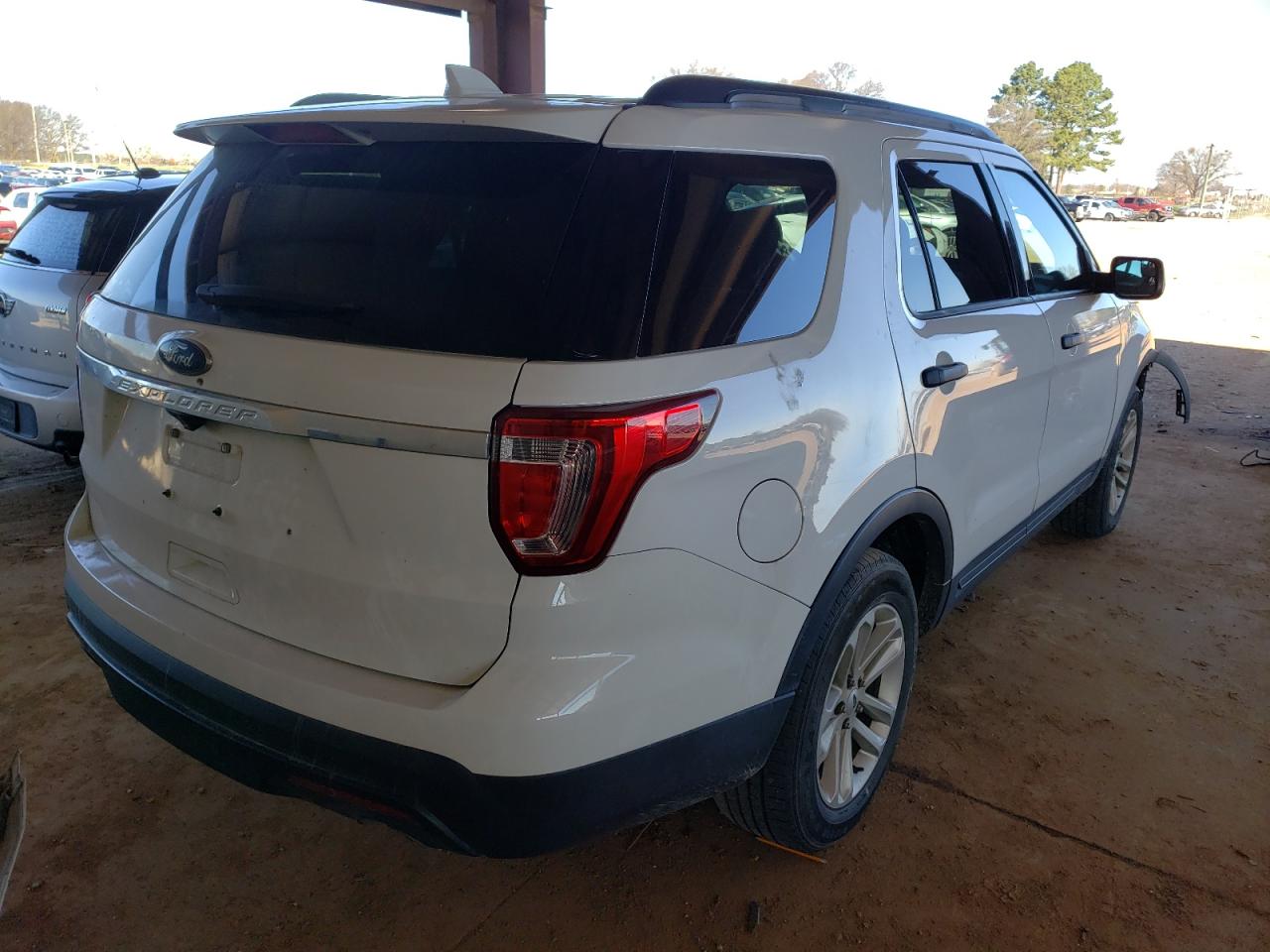 Photo 4 from auction – 2017 FORD EXPLORER with VIN 1FM5K7B84HGD76744