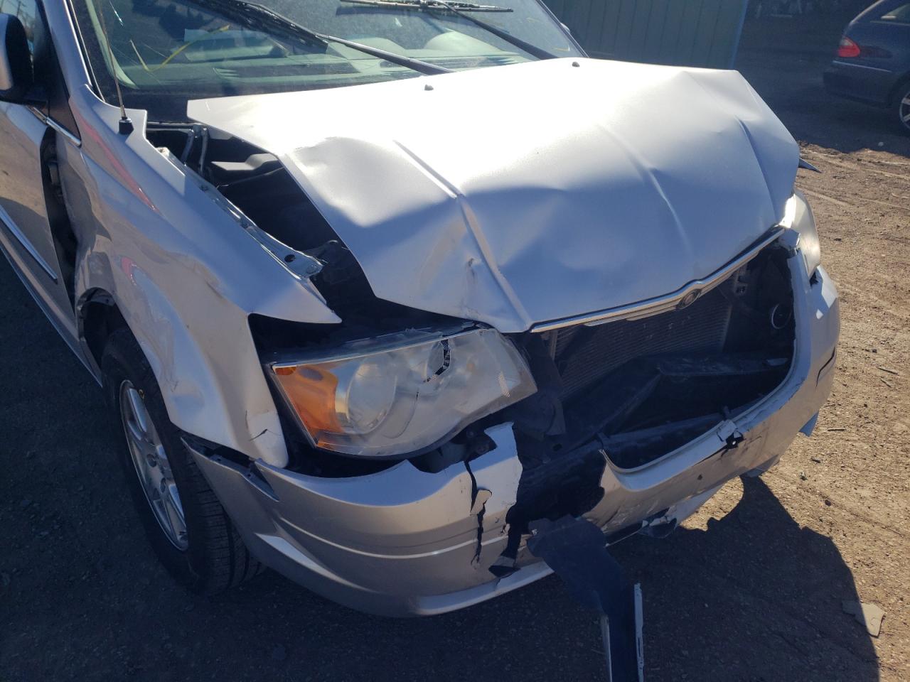 Photo 9 from auction – 2010 CHRYSLER TOWN & COU with VIN 2A4RR5D17AR346772