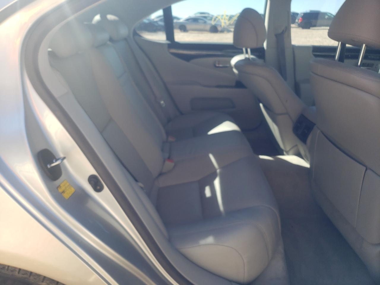 Photo 6 from auction – 2010 LEXUS LS 460 with VIN JTHBL5EF7A5094374