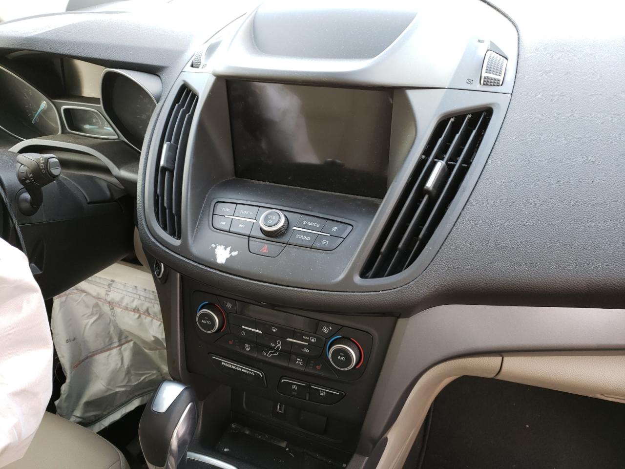 Photo 9 from auction – 2019 FORD ESCAPE SEL with VIN 1FMCU9HD0KUA97107