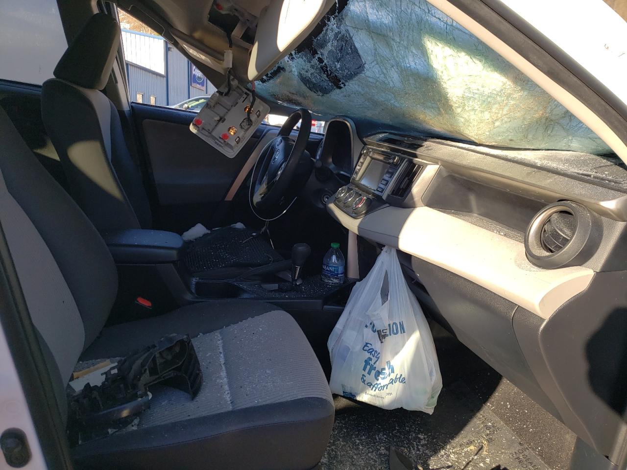 Фото 5 с аукциона – 2014 TOYOTA RAV4 LE с VIN JTMBFREV2ED059647