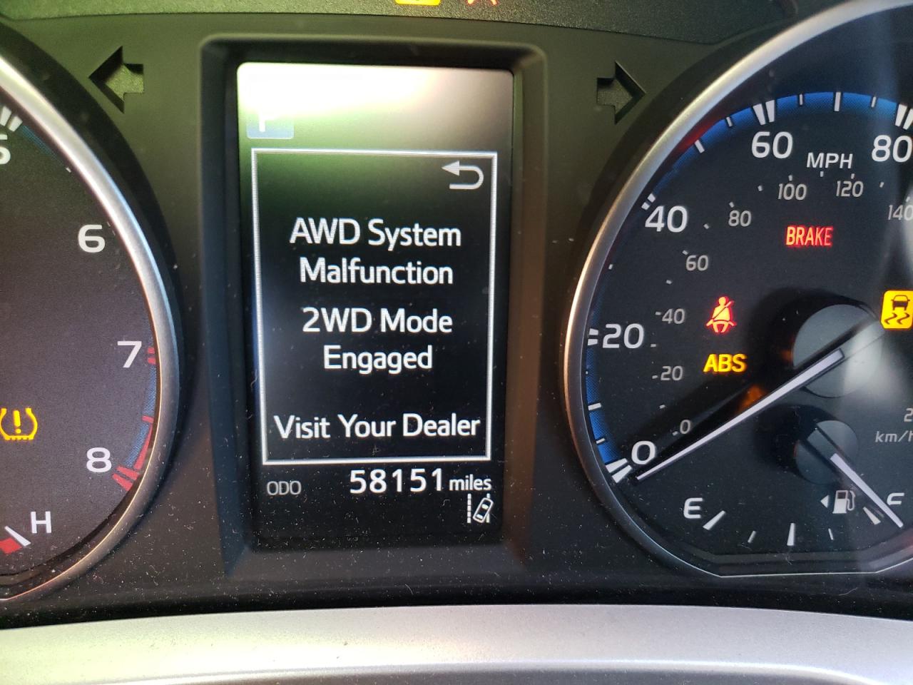 Photo 8 from auction – 2018 TOYOTA RAV4 LE with VIN JTMBFREV7JJ727082