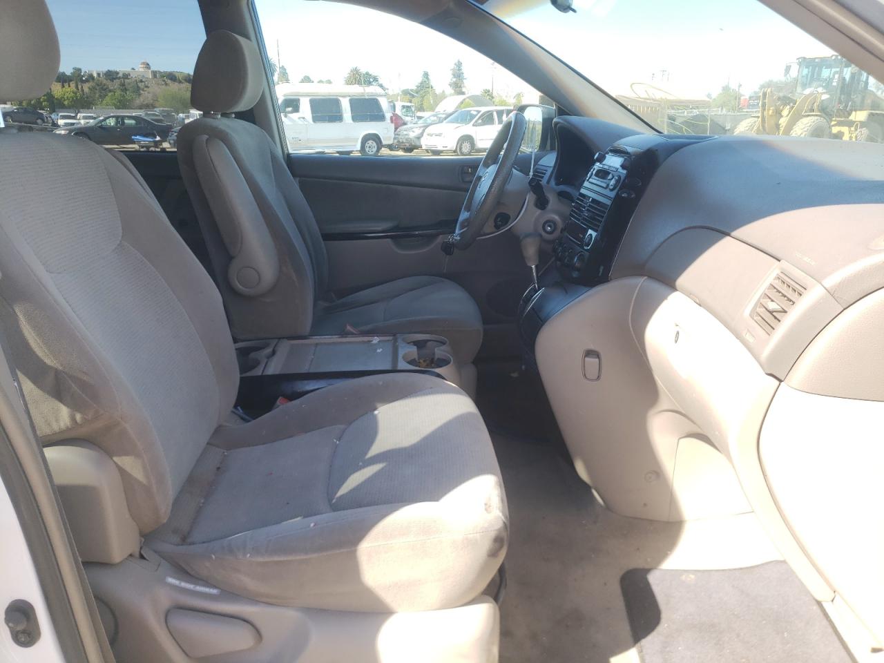 Photo 5 from auction – 2004 TOYOTA SIENNA CE with VIN 5TDZA23C04S030866