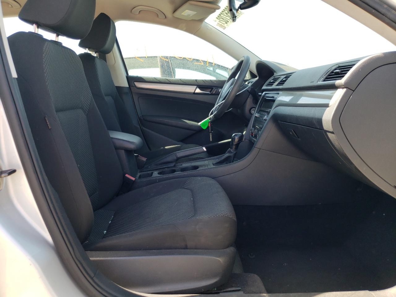 Photo 5 from auction – 2013 VOLKSWAGEN PASSAT S with VIN 1VWAP7A38DC011072