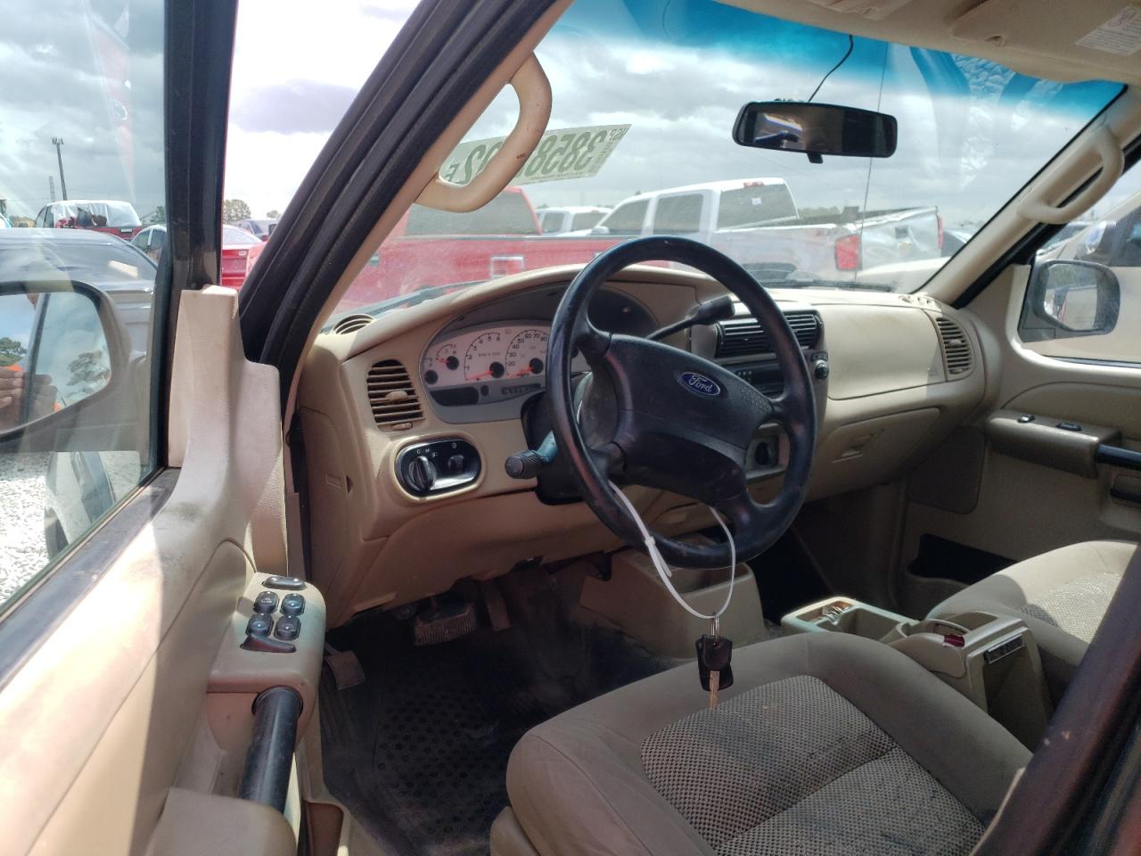 Photo 9 from auction – 2004 FORD EXPLORER S with VIN 1FMZU77K94UB43230