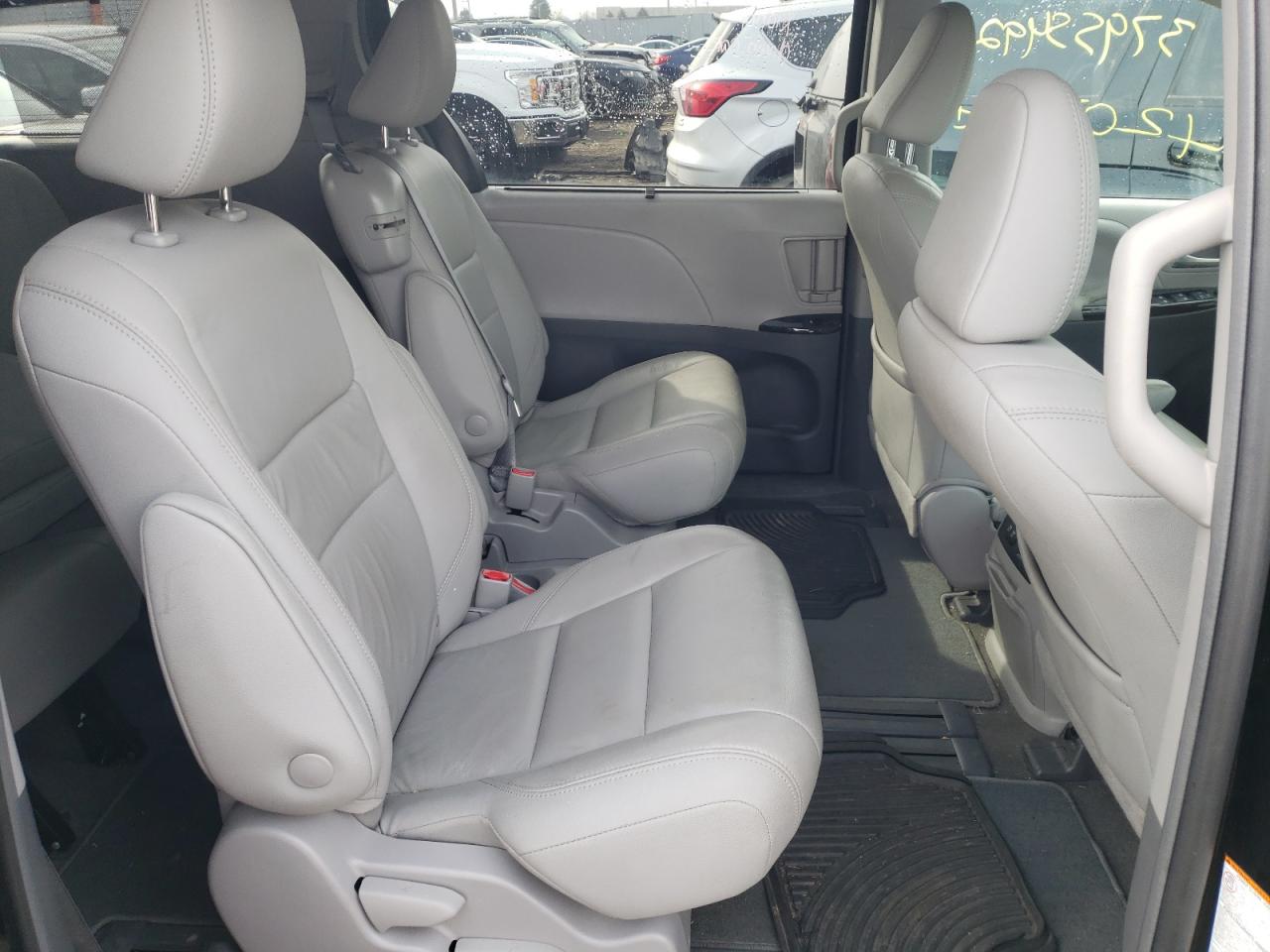 Photo 6 from auction – 2018 TOYOTA SIENNA XLE with VIN 5TDYZ3DC2JS913954