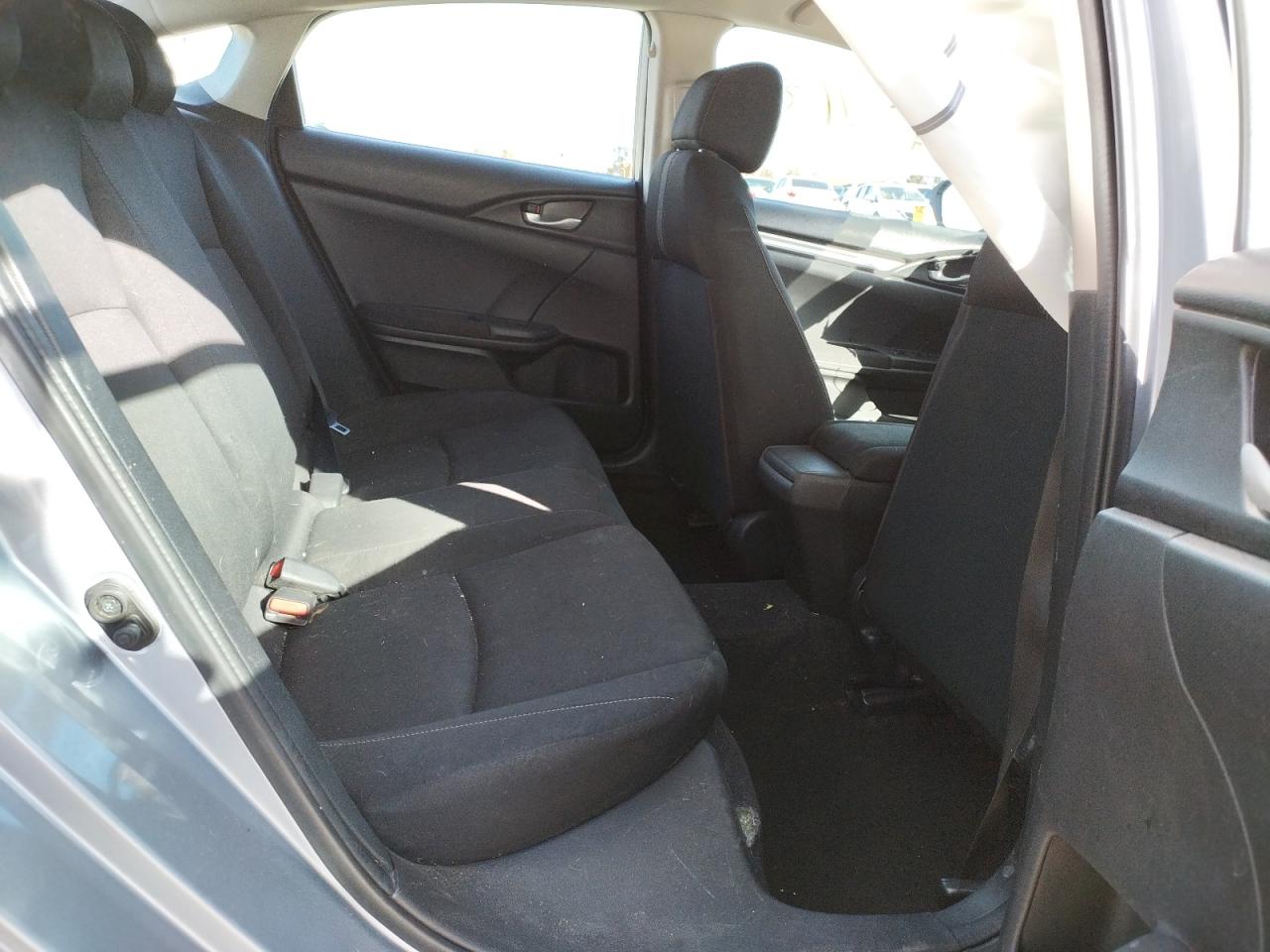 Photo 6 from auction – 2017 HONDA CIVIC LX with VIN 2HGFC2F57HH558372