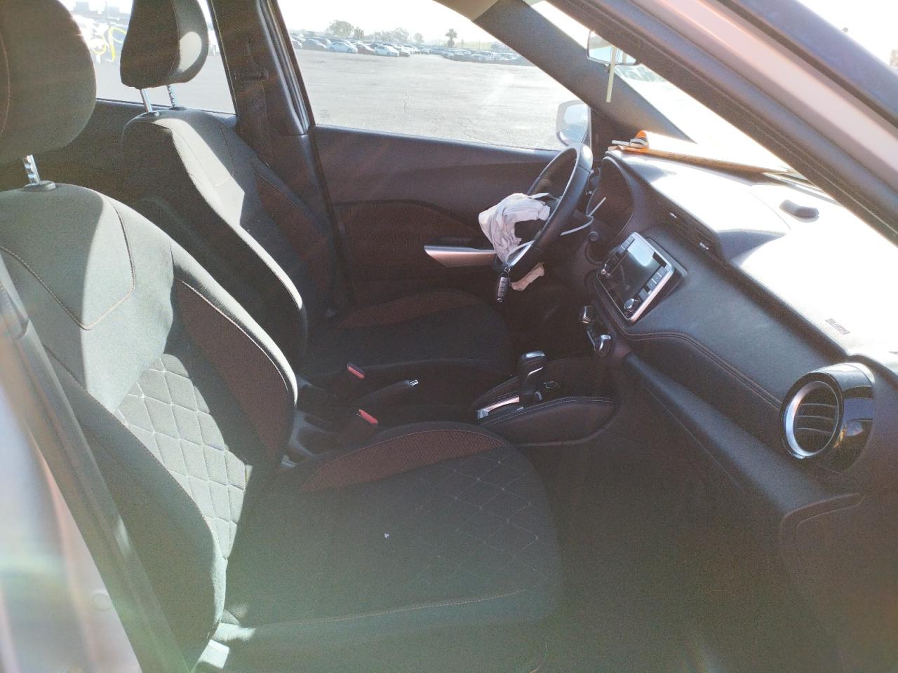 Photo 5 from auction – 2019 NISSAN KICKS S with VIN 3N1CP5CU3KL479883