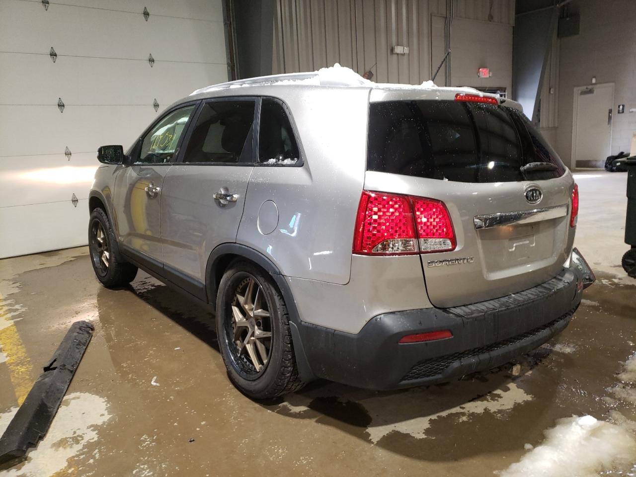 Photo 3 from auction – 2013 KIA SORENTO LX with VIN 5XYKTDA28DG381541