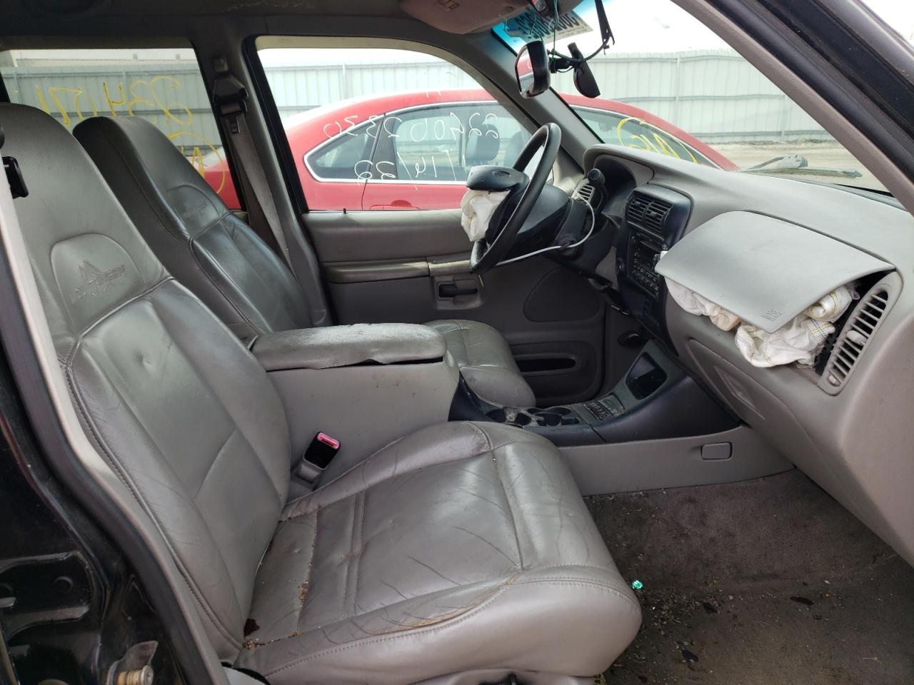 Photo 5 from auction – 2000 MERCURY MOUNTAINEE with VIN 4M2ZU86P3YUJ02907