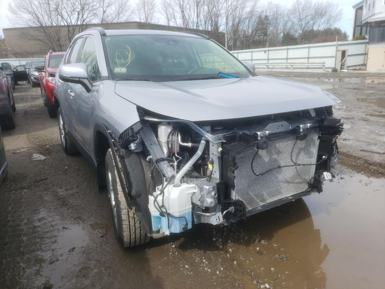 TOYOTA RAV4 XLE 2019 with VIN JTMP1RFV6KD500081 - Photo from auction