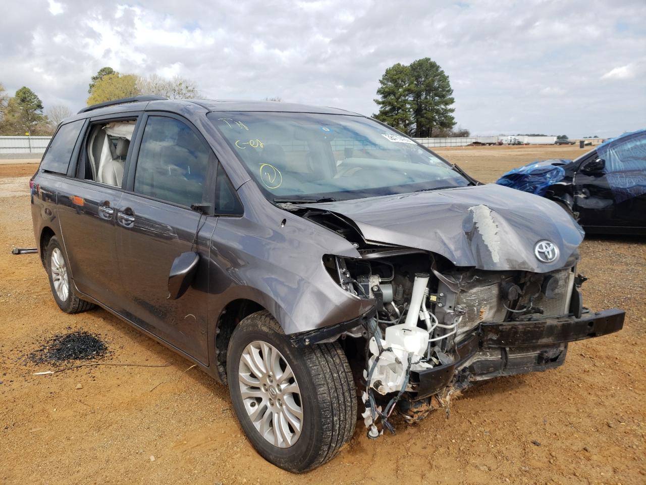 Photo 1 from auction – 2014 TOYOTA SIENNA XLE with VIN 5TDYK3DC9ES423585