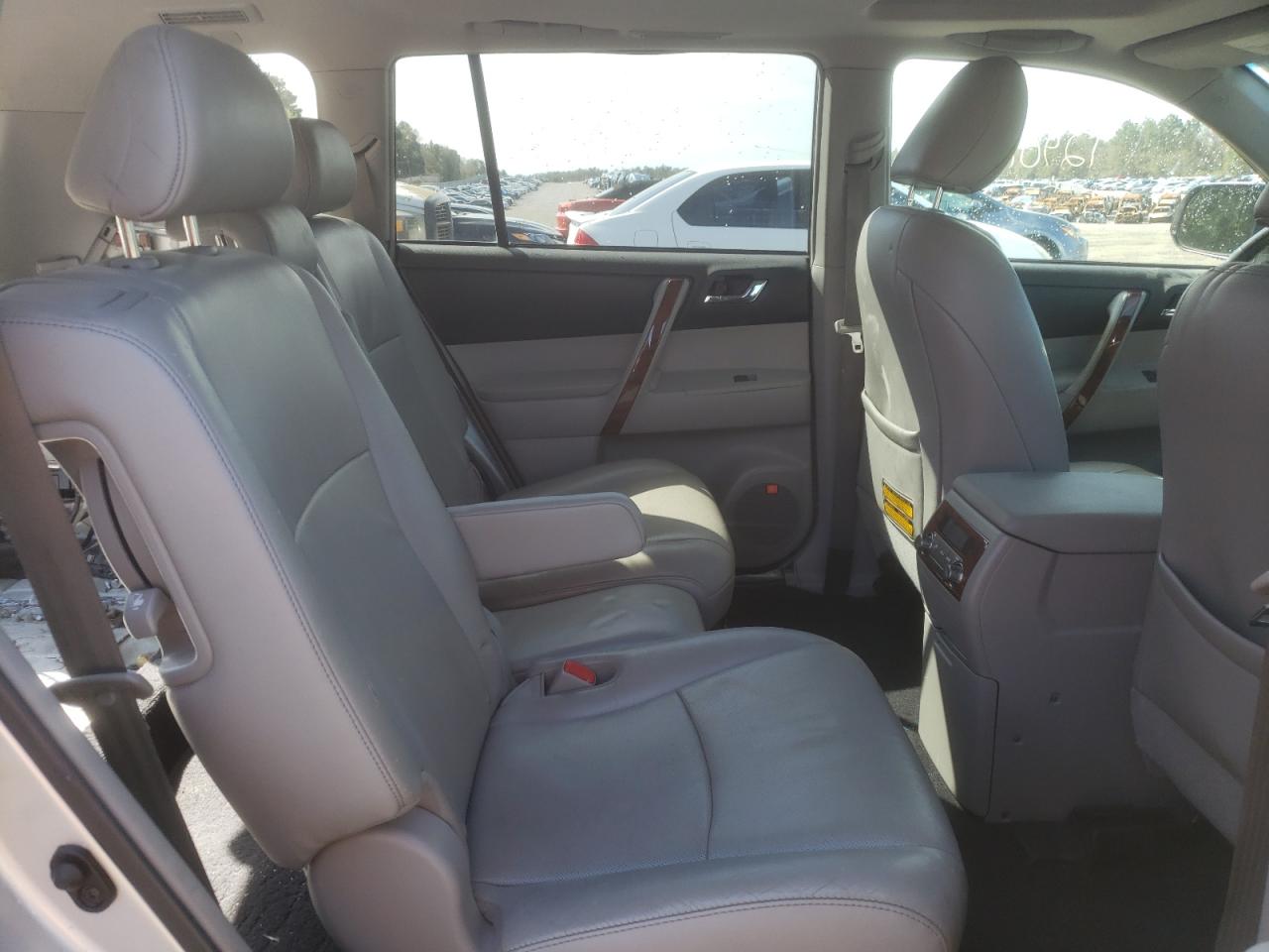 Photo 6 from auction – 2013 TOYOTA HIGHLANDER with VIN 5TDDK3EH4DS216173