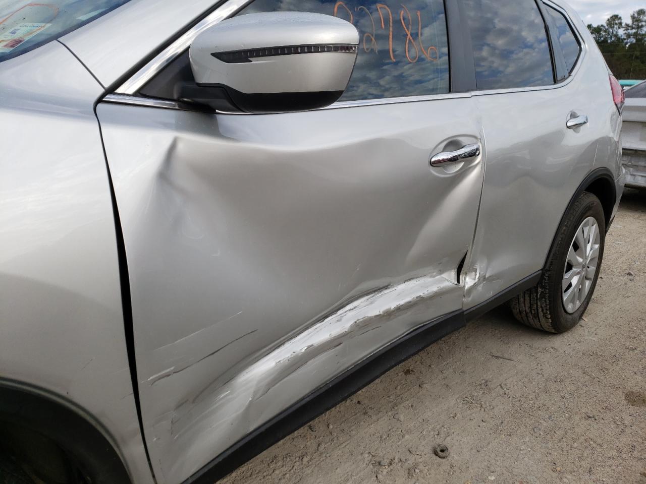 Photo 9 from auction – 2017 NISSAN ROGUE S with VIN 5N1AT2MT8HC838570