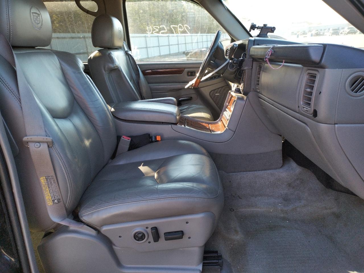 Photo 5 from auction – 2004 CADILLAC ESCALADE with VIN 3GYFK66N74G194936