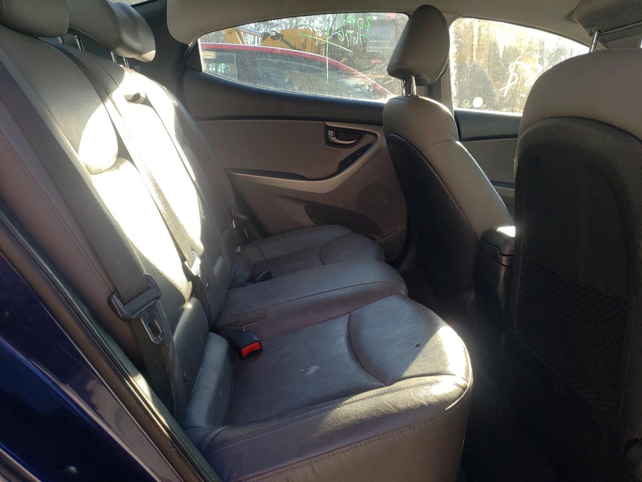 Photo 6 from auction – 2012 HYUNDAI ELANTRA GL with VIN 5NPDH4AE9CH100553