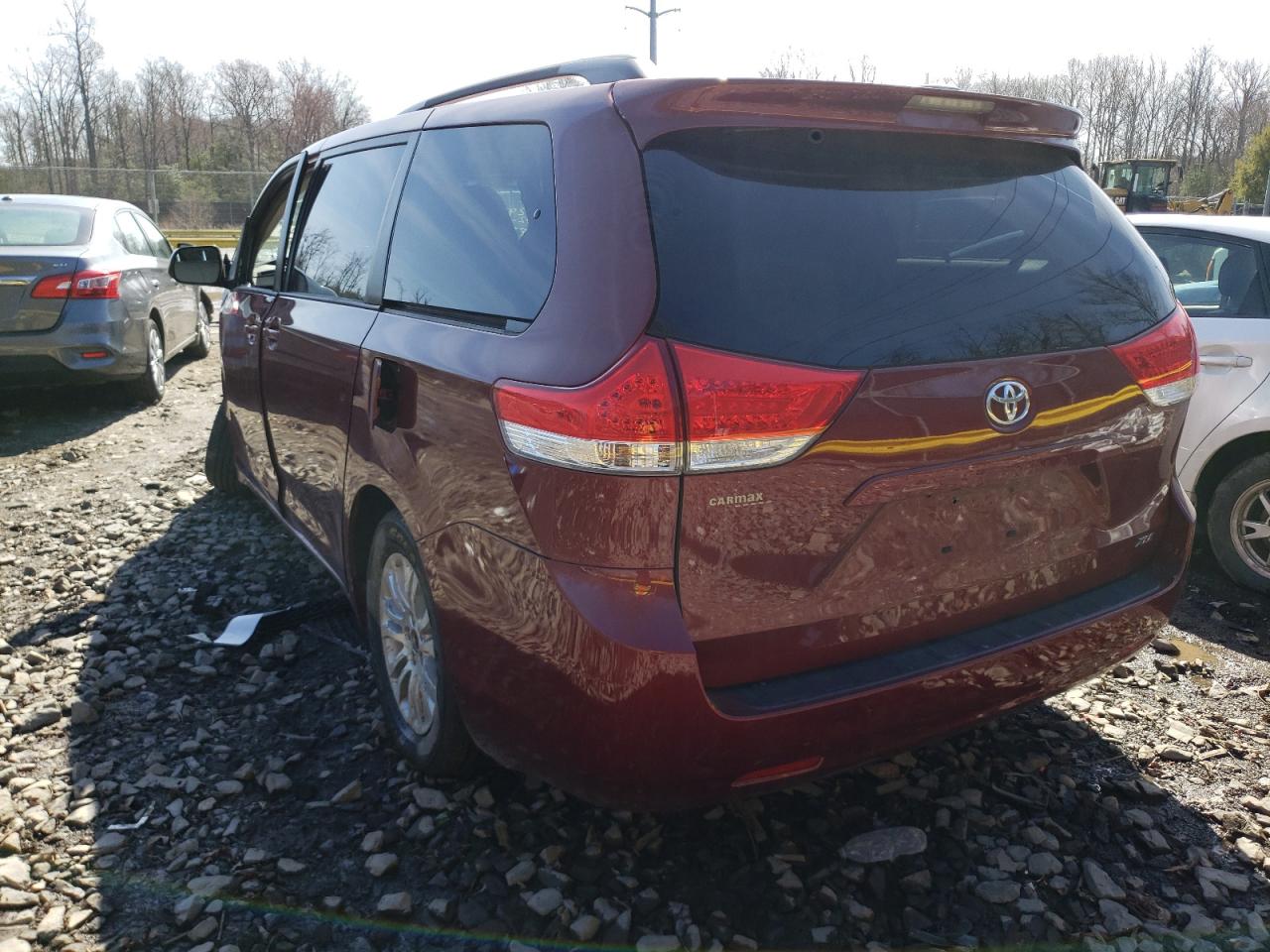 Photo 3 from auction – 2013 TOYOTA SIENNA XLE with VIN 5TDYK3DC1DS369617