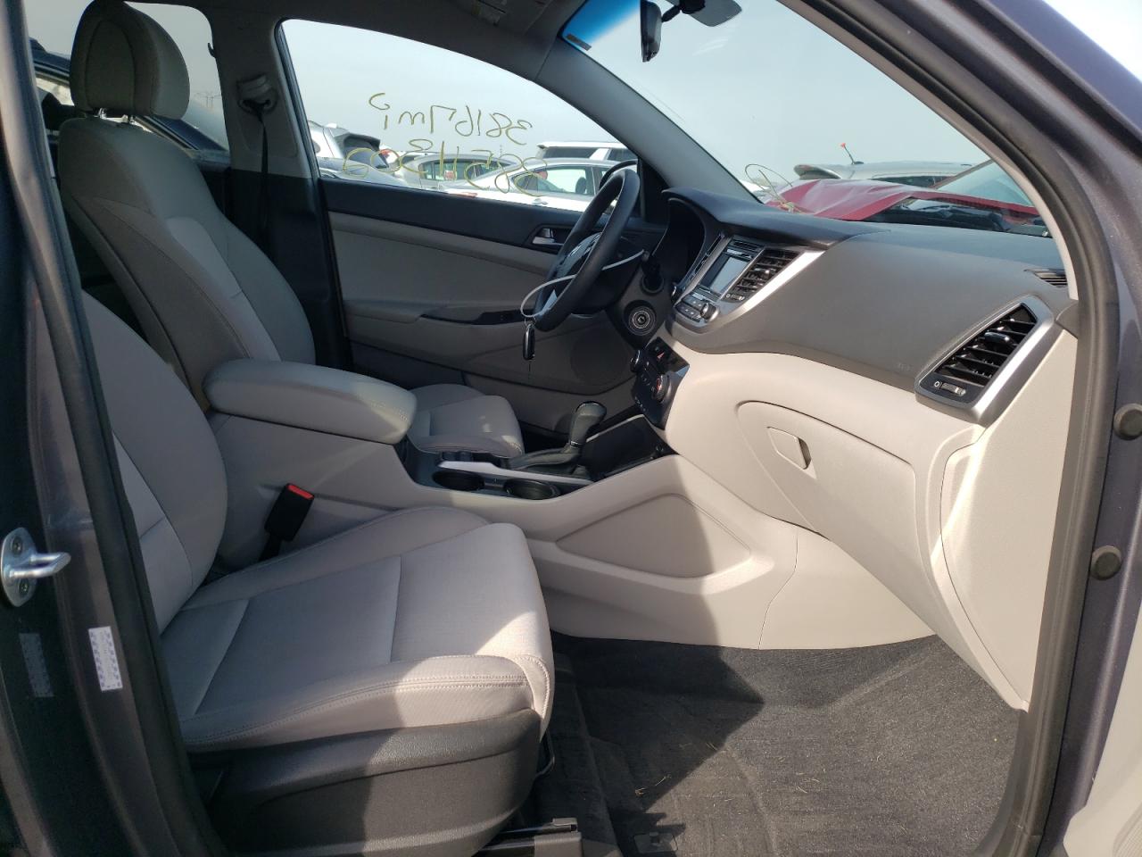 Photo 5 from auction – 2016 HYUNDAI TUCSON LIM with VIN KM8J33A41GU135825