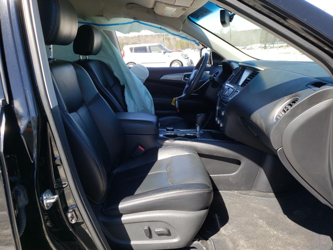 Photo 5 from auction – 2017 NISSAN PATHFINDER with VIN 5N1DR2MM1HC689438