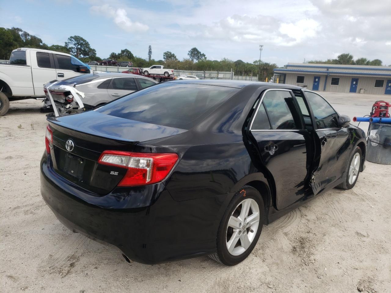 Photo 4 from auction – 2012 TOYOTA CAMRY with VIN 4T1BF1FK1CU063039