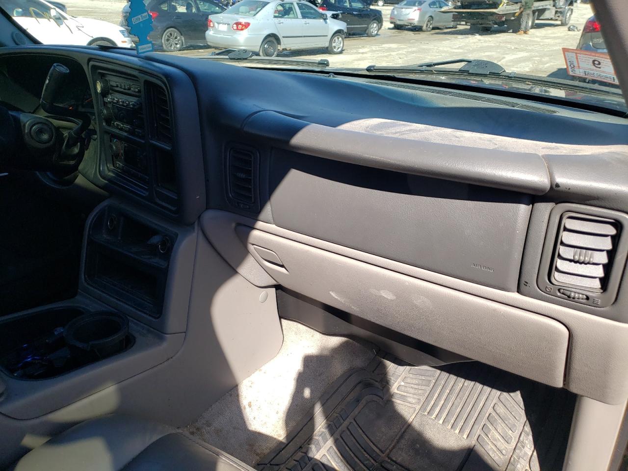 Photo 9 from auction – 2004 GMC YUKON with VIN 1GKEK13T34R160049