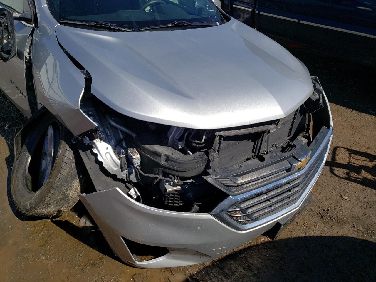 Photo 9 from auction – 2020 CHEVROLET EQUINOX LT with VIN 3GNAXUEV2LS560554
