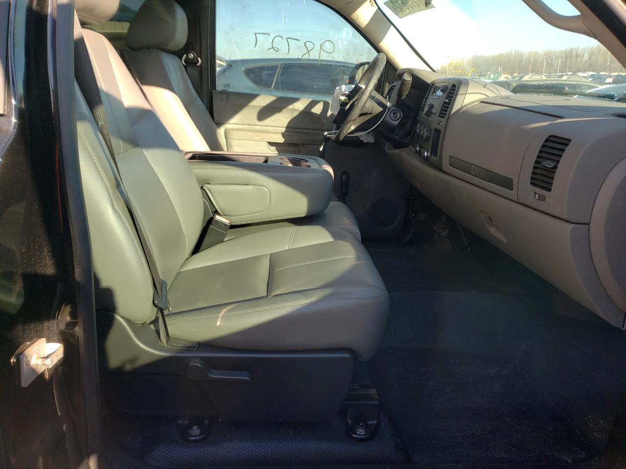 Photo 5 from auction – 2010 CHEVROLET SILVERADO with VIN 1GCPCPEX9AZ276467