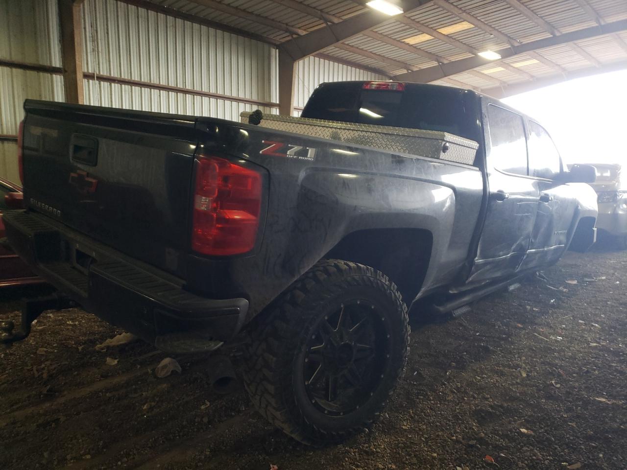 Photo 4 from auction – 2018 CHEVROLET SILVERADO with VIN 1GCUKREC1JF226548