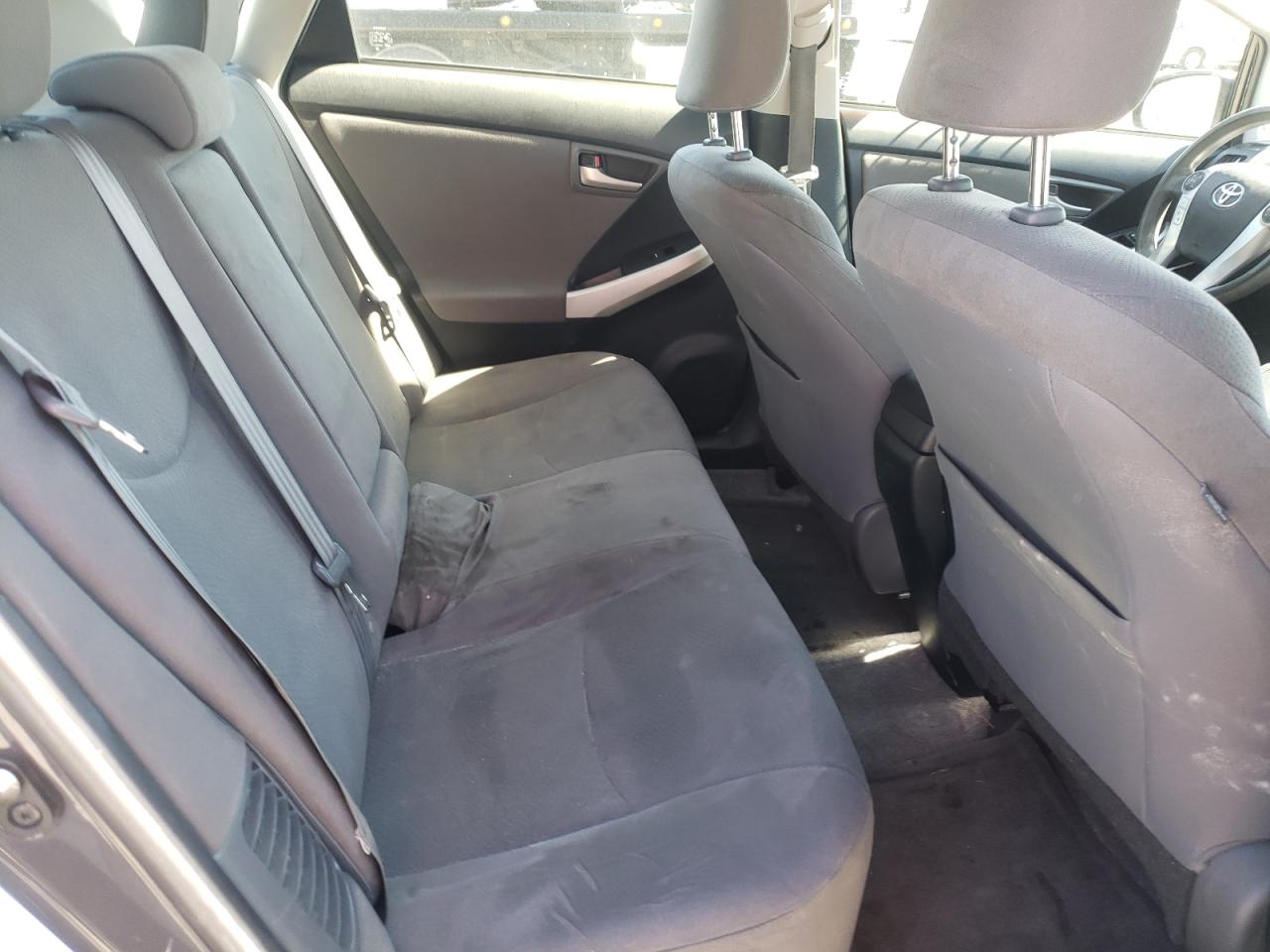 Photo 6 from auction – 2015 TOYOTA PRIUS with VIN JTDKN3DU1F0484097