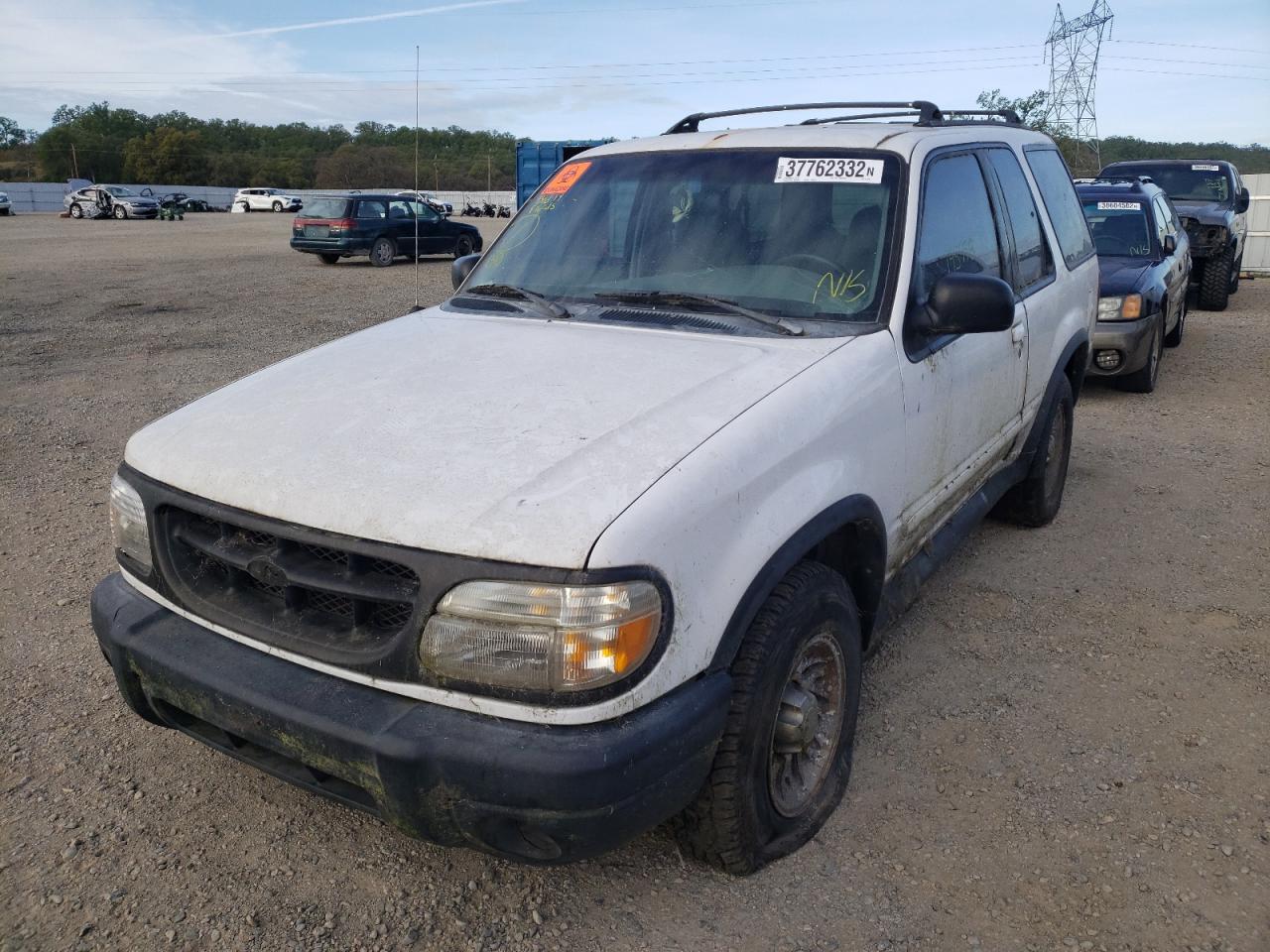 Photo 2 from auction – 2000 FORD EXPLORER S with VIN 1FMYU60E8YUA73722