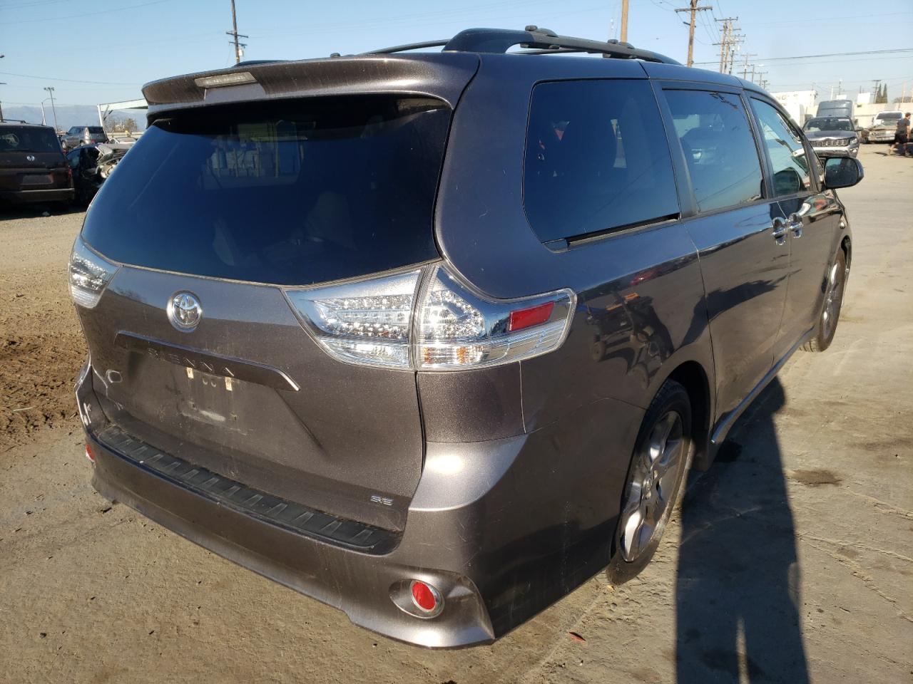 Photo 4 from auction – 2015 TOYOTA SIENNA SPO with VIN 5TDXK3DC9FS653267