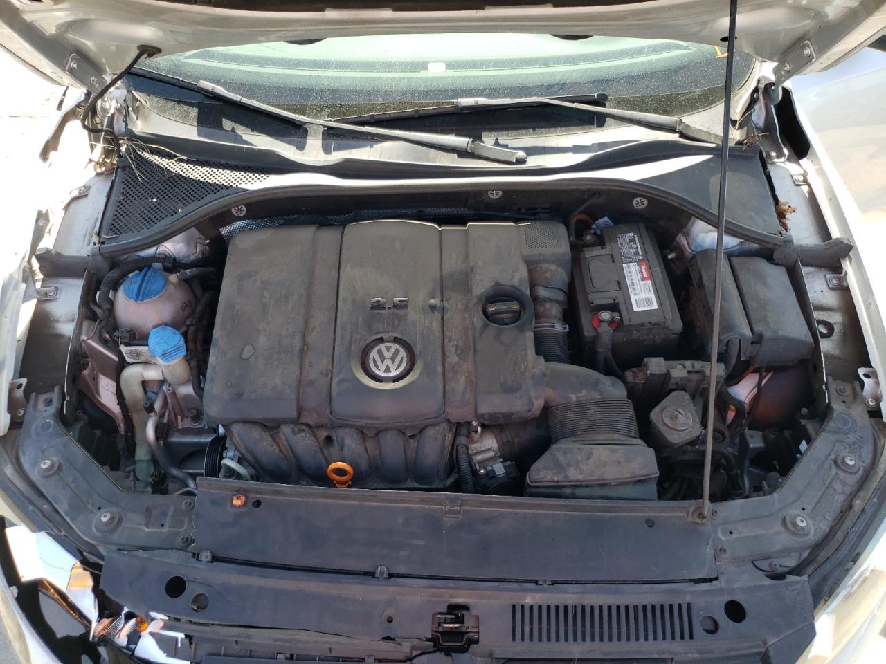 Photo 7 from auction – 2013 VOLKSWAGEN PASSAT S with VIN 1VWAP7A38DC011072