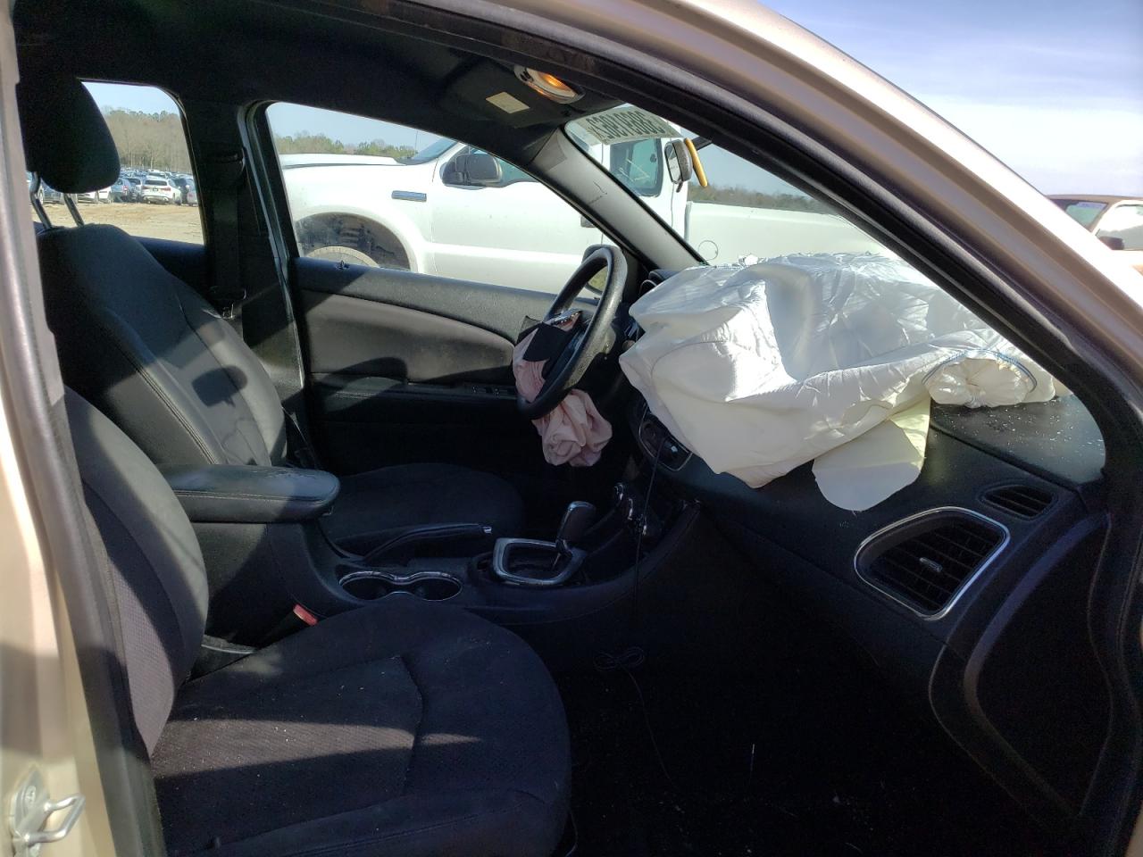 Photo 5 from auction – 2014 CHRYSLER 200 LX with VIN 1C3CCBAB8EN142255