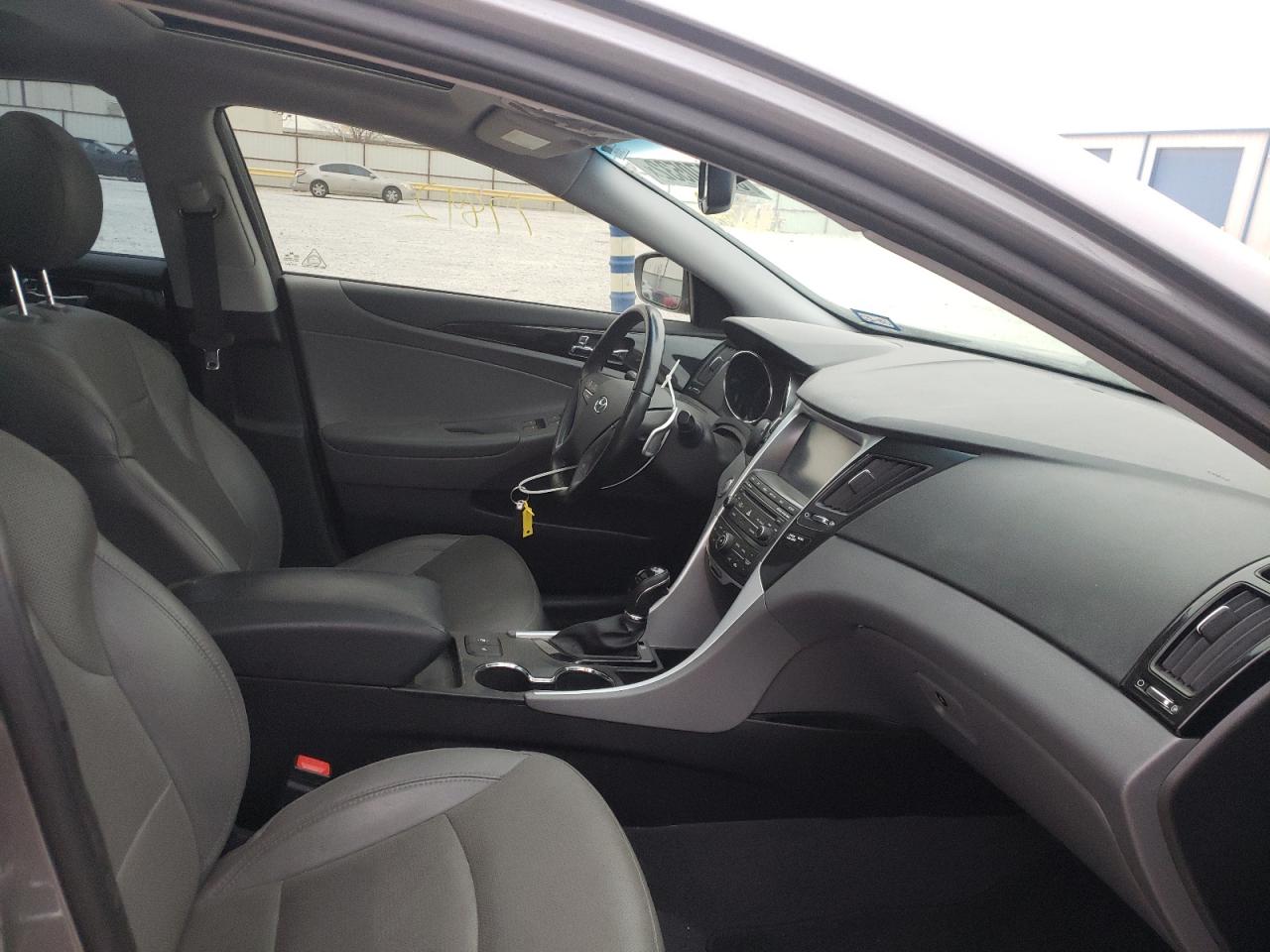 Photo 5 from auction – 2014 HYUNDAI SONATA SE with VIN 5NPEC4AB4EH834481