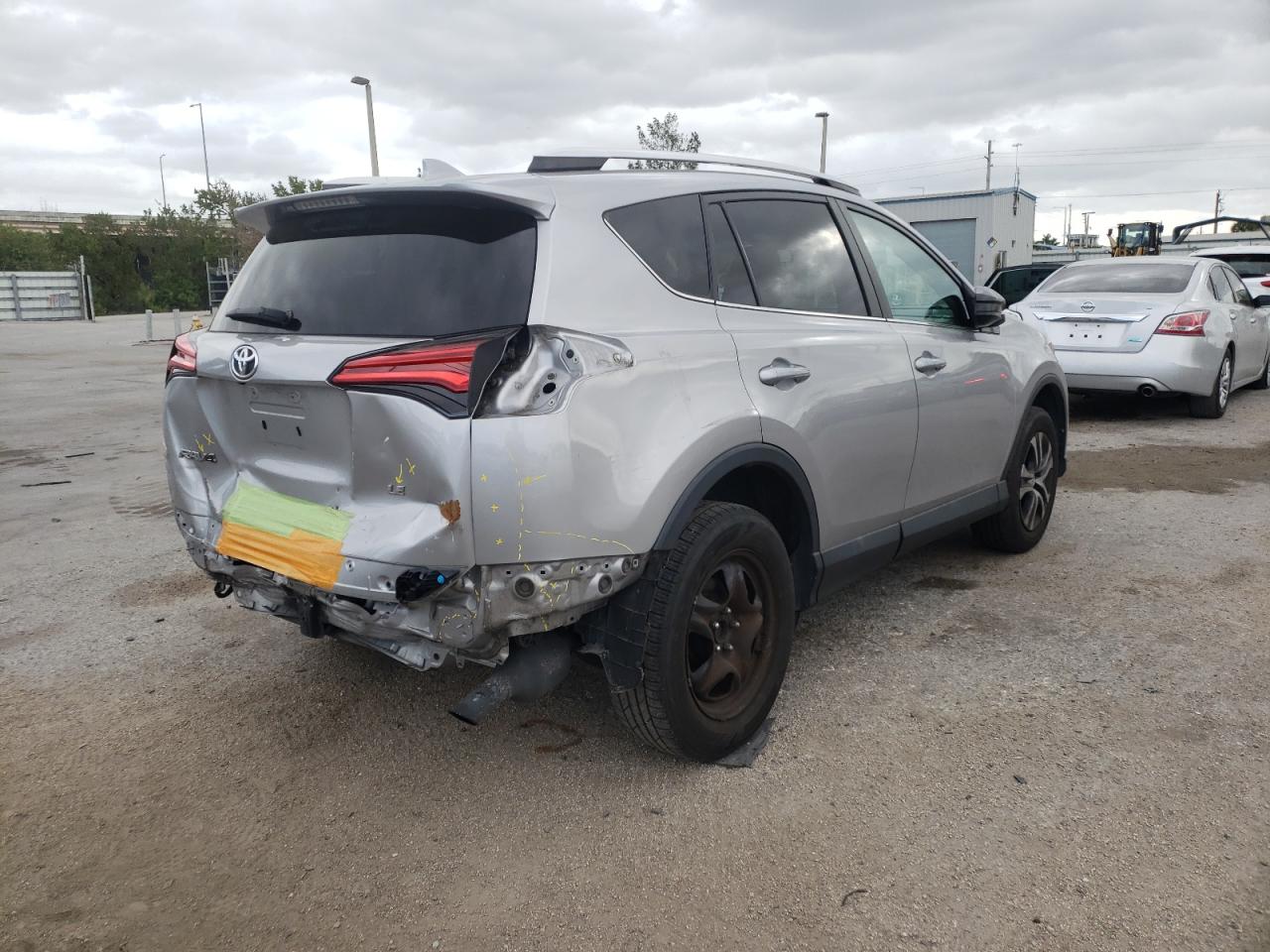 Photo 4 from auction – 2016 TOYOTA RAV4 LE with VIN 2T3ZFREV8GW242328